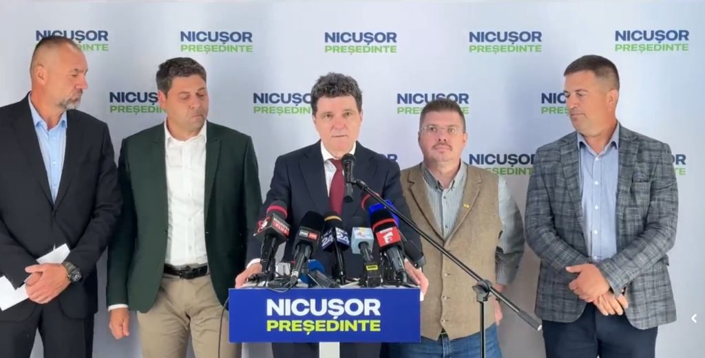 Nicușor Dan alături de reprezentanții AAC