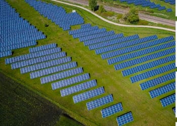 În județul Arad se construiește cel mai mare parc fotovoltaic din Europa!