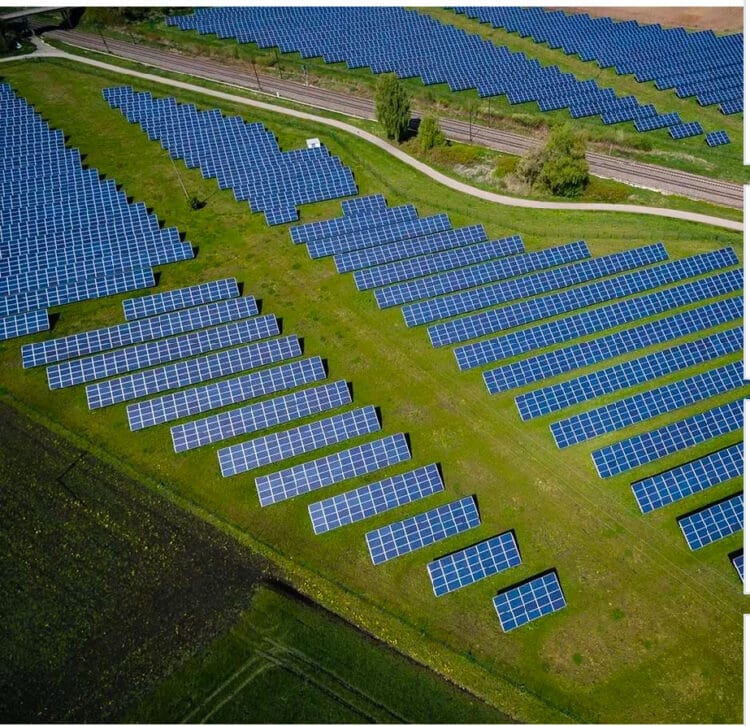 În județul Arad se construiește cel mai mare parc fotovoltaic din Europa!