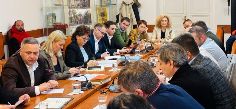 Ministrul Agriculturii și Dezvoltării Rurale, Florin Barbu, a discutat cu reprezentanții asociațiilor și federațiilor de fermieri din sectoarele pescăresc, suin și vegetal