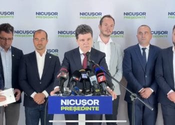 Nicușor Dan alături de reprezentanții