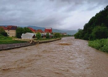Criză de apă în Târnăveni, Gănești și Băgaciu: Apa din rețeaua publică va fi sistată complet din cauza salinității periculoase a râului Târnava Mică