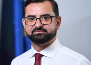 Înalta Curte îl condamnă în primă instanță pe fostul ministru al Agriculturii Adrian Chesnoiu la patru ani de închisoare